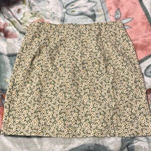 Floral mini skirt with leg slit